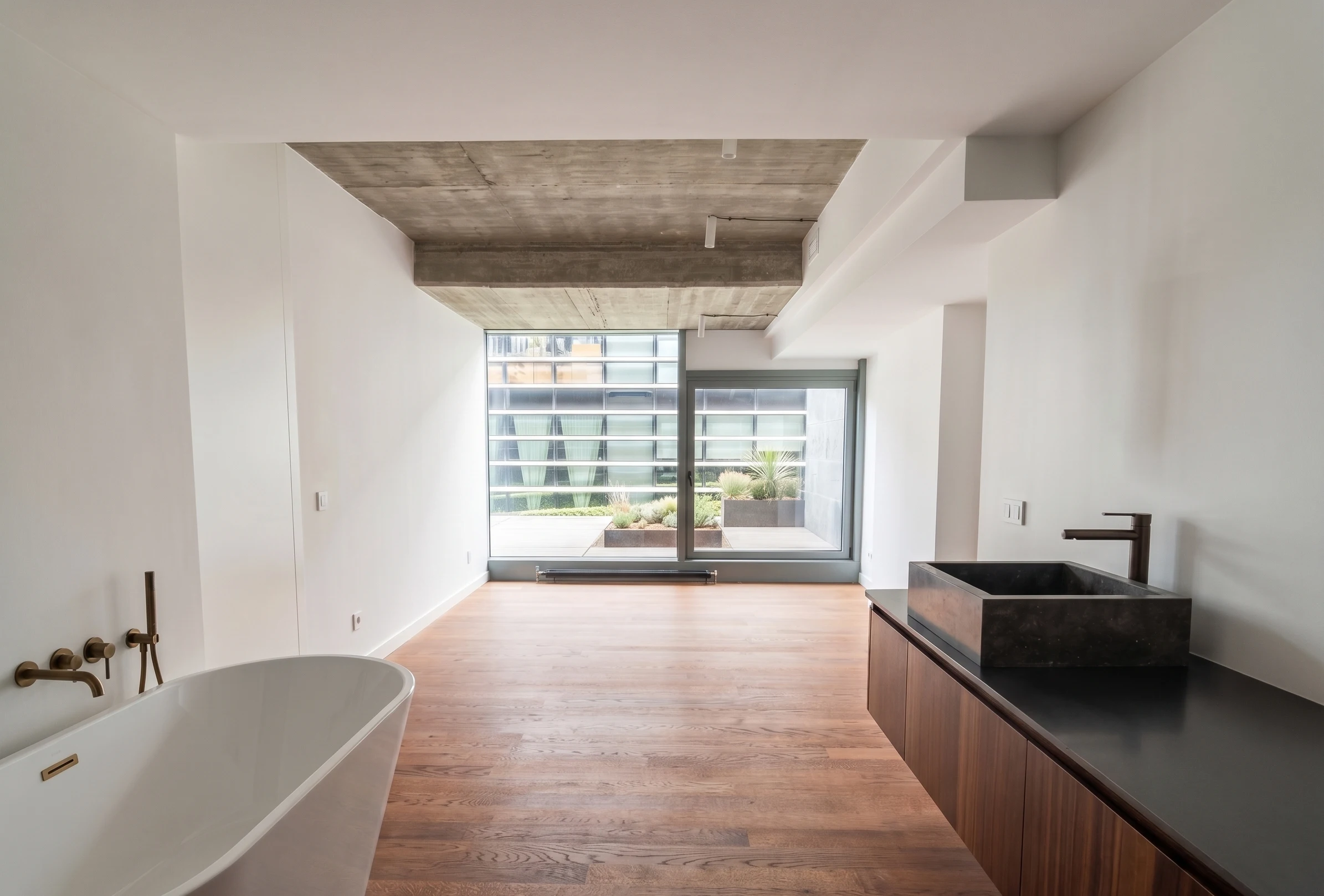 Habitación con bañera en Loft en La Moraleja