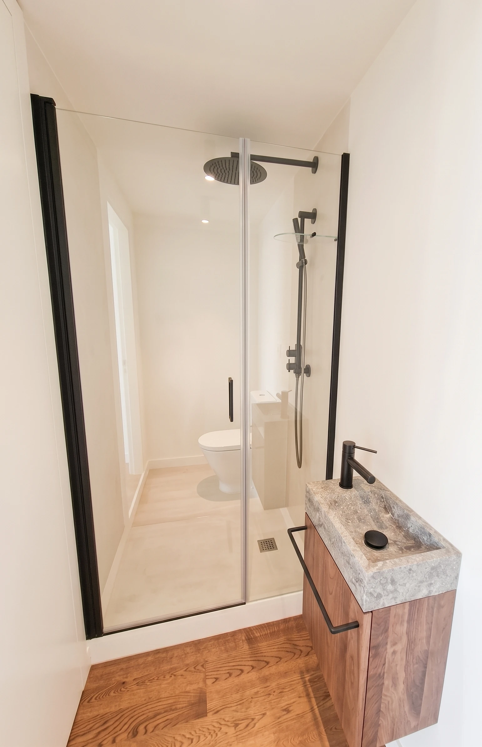 Baño con ducha loft en La Moraleja